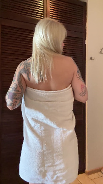 My secret world is waiting for you ! Do you want to come in ? My OnlyFans are waiting for you !